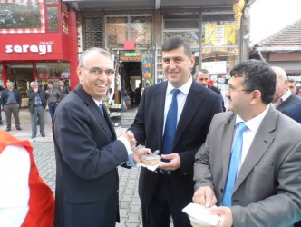 ALAPLI BELEDİYESİ AŞURE DAĞITTI