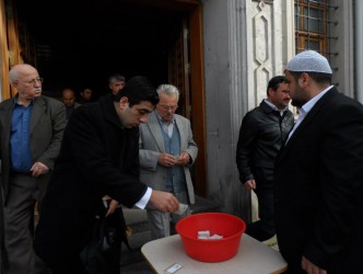 CAMİLERDE FİLİPİNLER’E YARDIM TOPLANDI