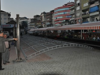 Tarihi Kadınlar Pazarı’na ikinci sıra tezgah alanı yapılıyor.