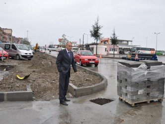 HER YAĞMURDA ÇUKURLAR OLUYORDU