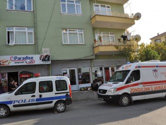 EVİNDE ÖLÜ BULUNDU