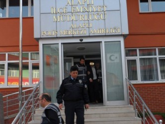 ALAPLI EMNİYETİ RÜŞVETE SUÇ ÜSTÜ YAPTI