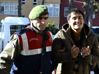 KELİME-İ ŞEHADET GETİREREK ADLİYE GİRDİ