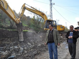 CANBAZLI KÖYÜ ELBİRLİĞİ İLE YOLLARINI GENİŞLETİYOR