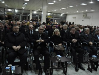 ENGELİLER GECESİNDE PROTOKOL TEKERLEKLİ SANDALYEDE OTURDU