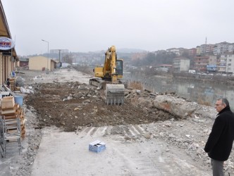 YENİ DÜKKANLARIN ÇEVRE DÜZENLEMESİ BAŞLADI