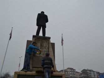 ATATÜRK ANITI ONARILDI