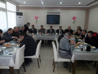 KAYMAKAM İDARECİLER GÜNÜ VE ÇALIŞAN GAZETECİLER GÜNÜNDE KAHVATI VERDİ