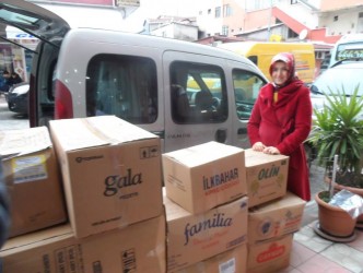 SURİYE İÇİN 4 GÜNDE 11 KOLİ YARDIM TOPLADI