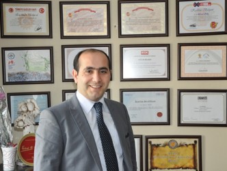 AK PARTİ YÖNETİMİNDEN İSTİFA ETTİ