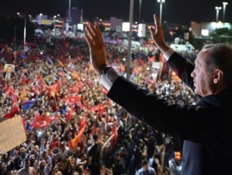 BAŞBAKANI AĞLATAN SEÇİM ŞARKISI