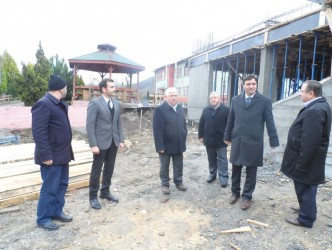 KAYMAKAM KASIMLI’DAKİ OKUL İNŞAATINI İNCELEDİ