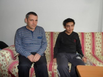 YOKSUL AİLENİN İKİ ÇOCUĞU DA BÖBREK HASTASI OLDU