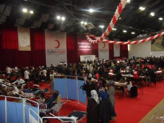 BİR GÜNDE 1453 ÜNİTE KAN TOPLANDI