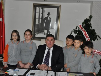NURİ TEKİN ÖĞRENCİLERLE RÖPOTAJ YAPTI