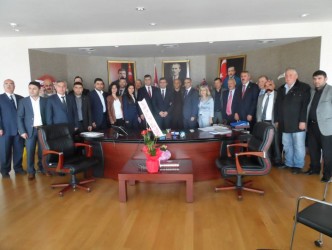 AKÇAKOCA BELEDİYE BAŞKANINI ZİYARET ETTİLER