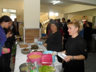 ANADOLU LİSESİ VELİLERİ KERMES DÜZENLEDİ