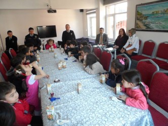 ALAPLI ANAOKULU  ÖĞRENCİLERİ EMNİYETİ ZİYARET ETTİ
