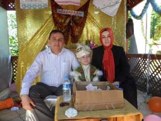YUNUS EMRE ERKEKLİĞE İLK ADIMINI ATTI