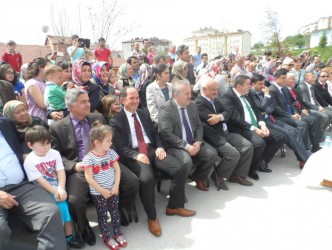 23 NİSAN’I  ŞÖLEN HAVASINDA KUTLADILAR