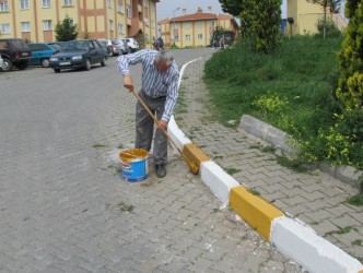 TOKİ MAHALLESİ MUHTARI ÇALIŞIYOR