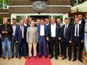 AK PARTİ KURMAYLARINDAN İSTİŞARE TOPLANTISI