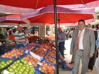 BAŞKAN KAPALI PAZAR YERİNİ GEZDİ