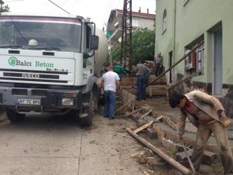 İNCİVEZ KÖYÜ HALKI ÇALIŞIYOR