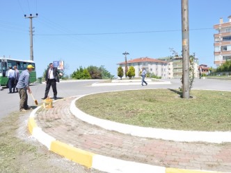 BELEDİYE TEMİZLİK İŞÇİLERİ ÇALIŞIYOR