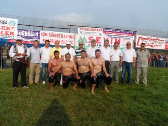 ÇATAK KÖYÜ GÜREŞLERİ YAPILDI