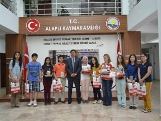 BAŞARILI ÖĞRENCİLER ÖDÜLLENDİRİLDİ
