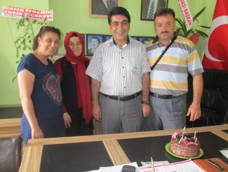 ODA ÇALIŞANLARINDAN BAŞKANA SÜRPRİZ DOĞUM GÜNÜ