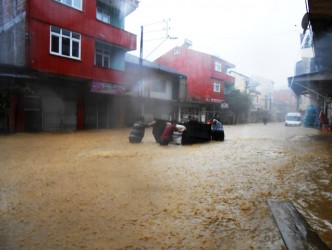ALAPLI KÖYLERİ YİNE SELE TESLİM