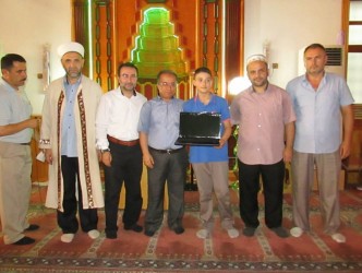 5 VAKİT NAMAZINI CAMİDE KILAN ÖĞRENCİLERE ÖDÜL VERİLDİ