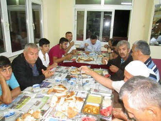 MOLLABEY CAMİSİNDE SAHUR YEMEĞİ VERİLDİ