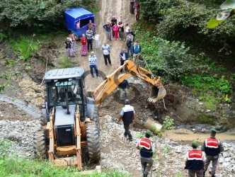 KÖYLÜLERDEN YOL EYLEMİ