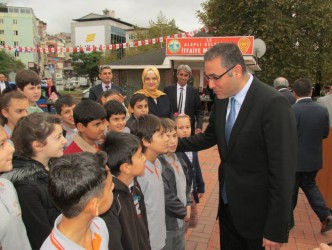 ALAPLI’DA ÇELENK KOYMA TÖRENİ