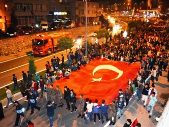 FENER ALAYINA HER YAŞTAN İNSAN KATILDI