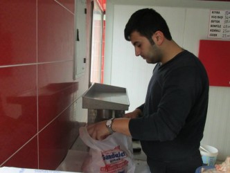 KASAPLAR BAYRAMDA KIYMA MESAİSİ YAPIYOR