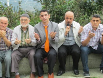 ARİFE GÜNÜ MEZARLIKTA TOPLU DUA