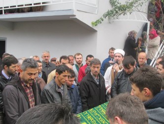 ESKİ MUHTAR GÖZYAŞLARI İLE UĞURLANDI
