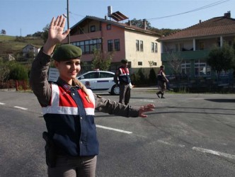 TRAFİK JANDARMADAN CEZA YERİNE HEDİYE