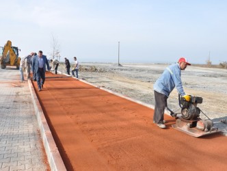 BELEDİYE YÜRÜYÜŞ YOLUNU TAMAMLIYOR