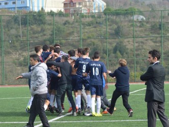 ÇOK PROGRAMLI ANADOLU LİSESİ FUTBOLDA İLÇE 1. Sİ OLDU