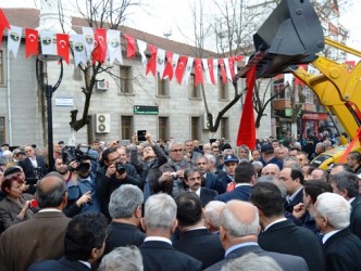 ALAPLI SEVDALISI ÇALIŞIYOR….