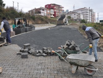 AYDINLIK CADDESİNDE PARKE ÇALIŞMASI