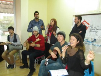 ÜNİVERSİTE ÖĞRENCİLERİ ENGELLİLER İÇİN PROGRAM YAPTI