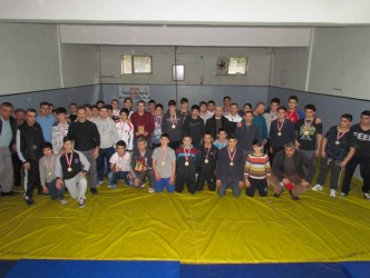 GÜREŞTE 3 İL BİRİNCİLİĞİ ALDILAR
