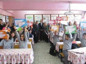 ÖĞRENCİLER KARNELERİNİ ALDI
