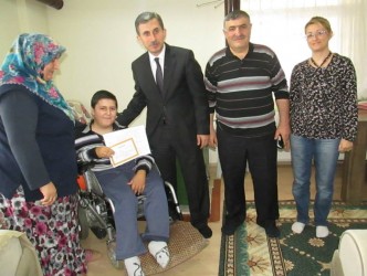 KARNESİNİ EVİNDE ALDI